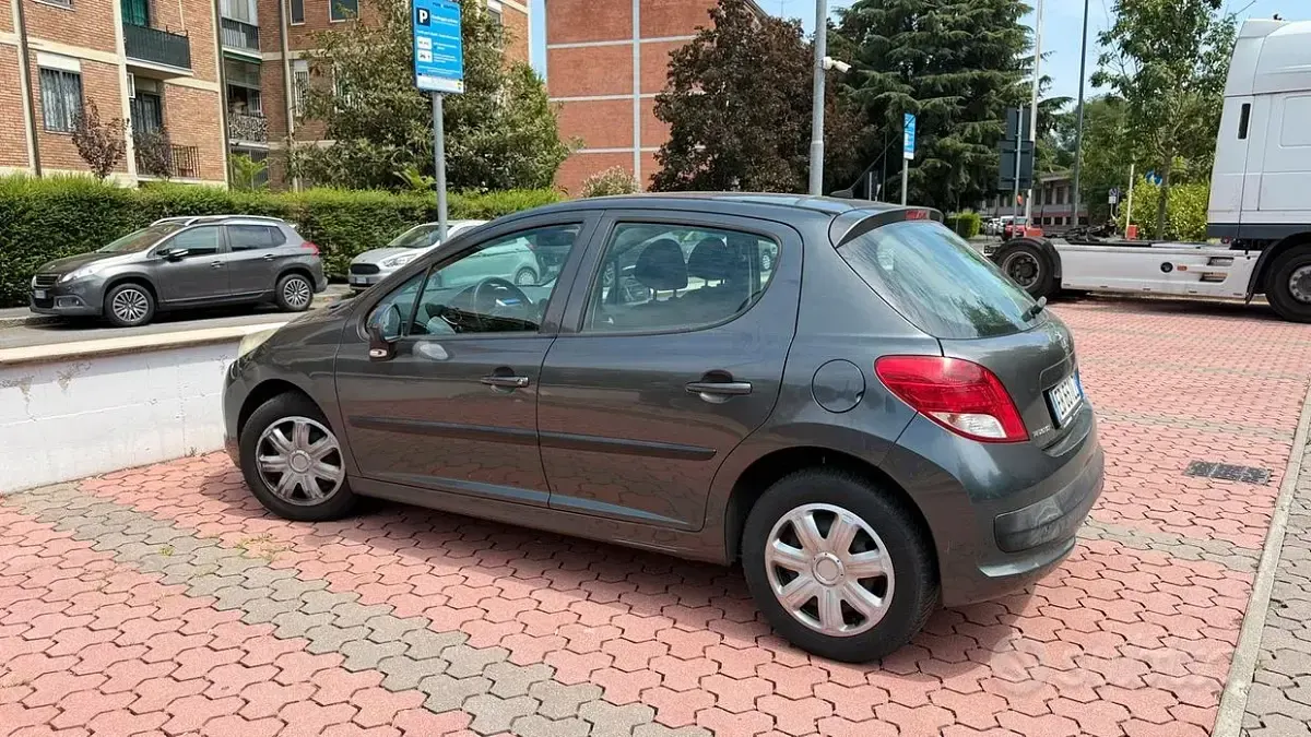 Usata Peugeot 207 73 CV (53 kW) 2010 Grigio Berlina