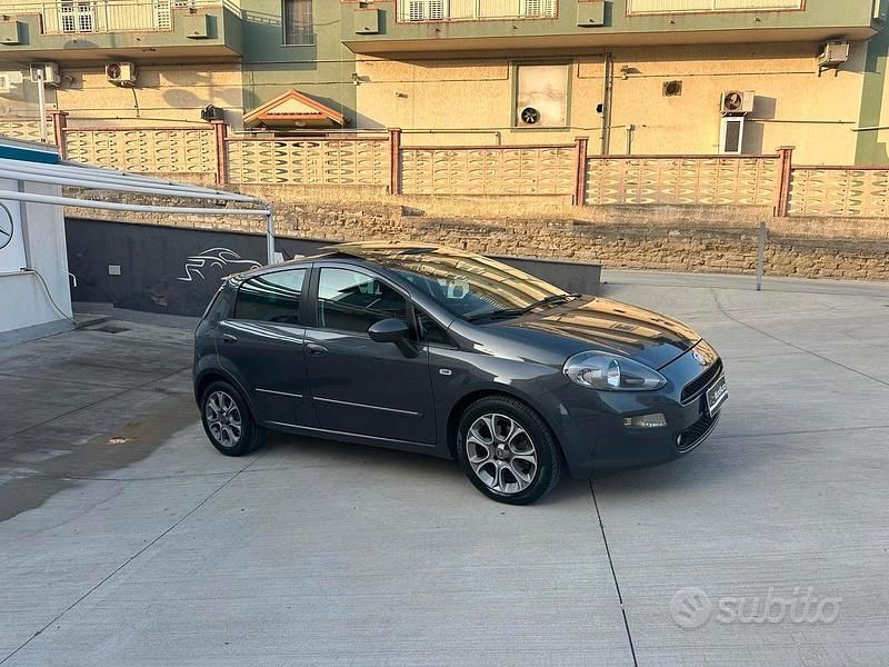 Usata Fiat Punto Lounge 85 CV (62 kW) 2012 Grigio Utilitaria