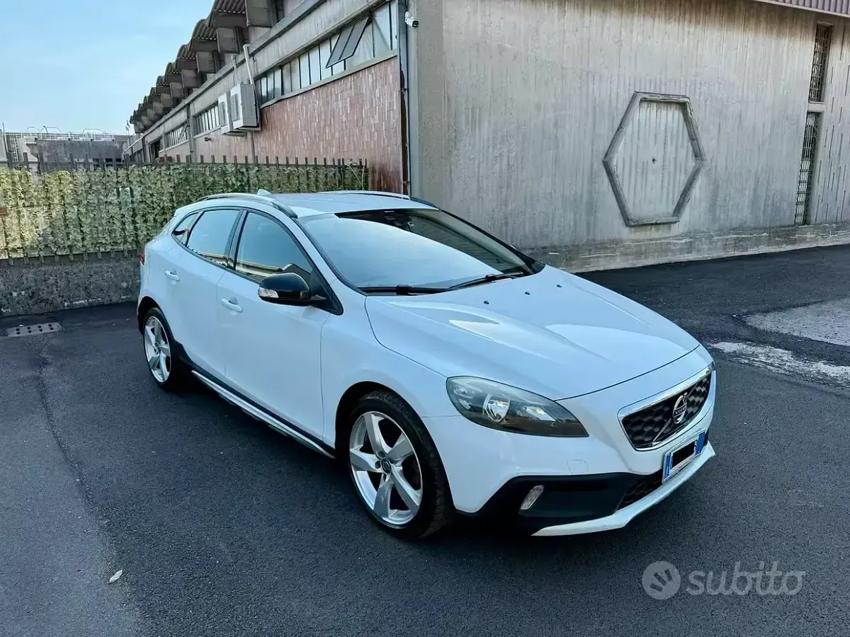 Usata Volvo V40 CC 115 CV (84 kW) 2013 Bianco Station wagon