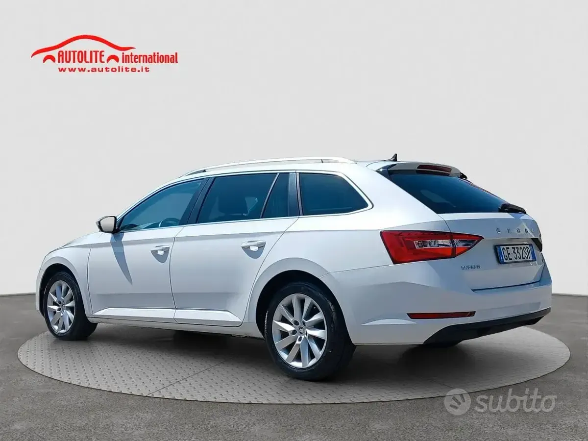 Usata Skoda Superb Executive 156 CV (114 kW) 2021 Bianco Station wagon