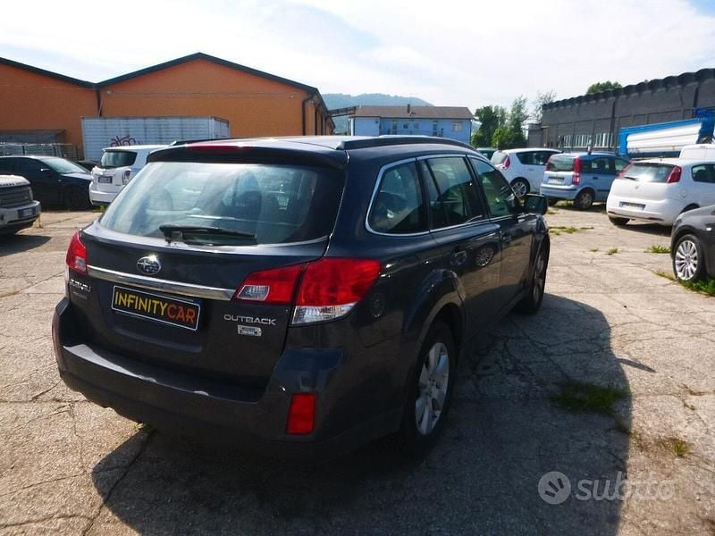 Usata Subaru Outback Trend 150 CV (110 kW) 2012 Nero Station wagon