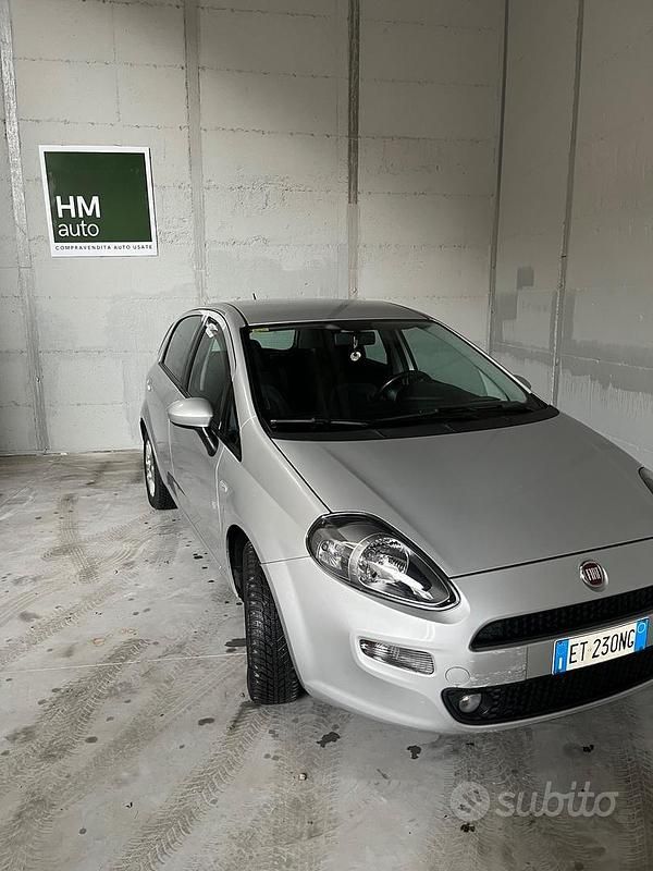 Usata Fiat Punto Lounge 77 CV (56 kW) 2014 Grigio Berlina