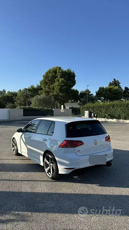Usata VW Golf VII R-line 125 CV (91 kW) 2015 Berlina