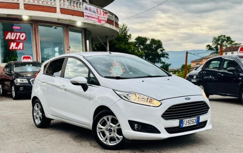 Usata Ford Fiesta 75 CV (55 kW) 2017 Bianco Utilitaria