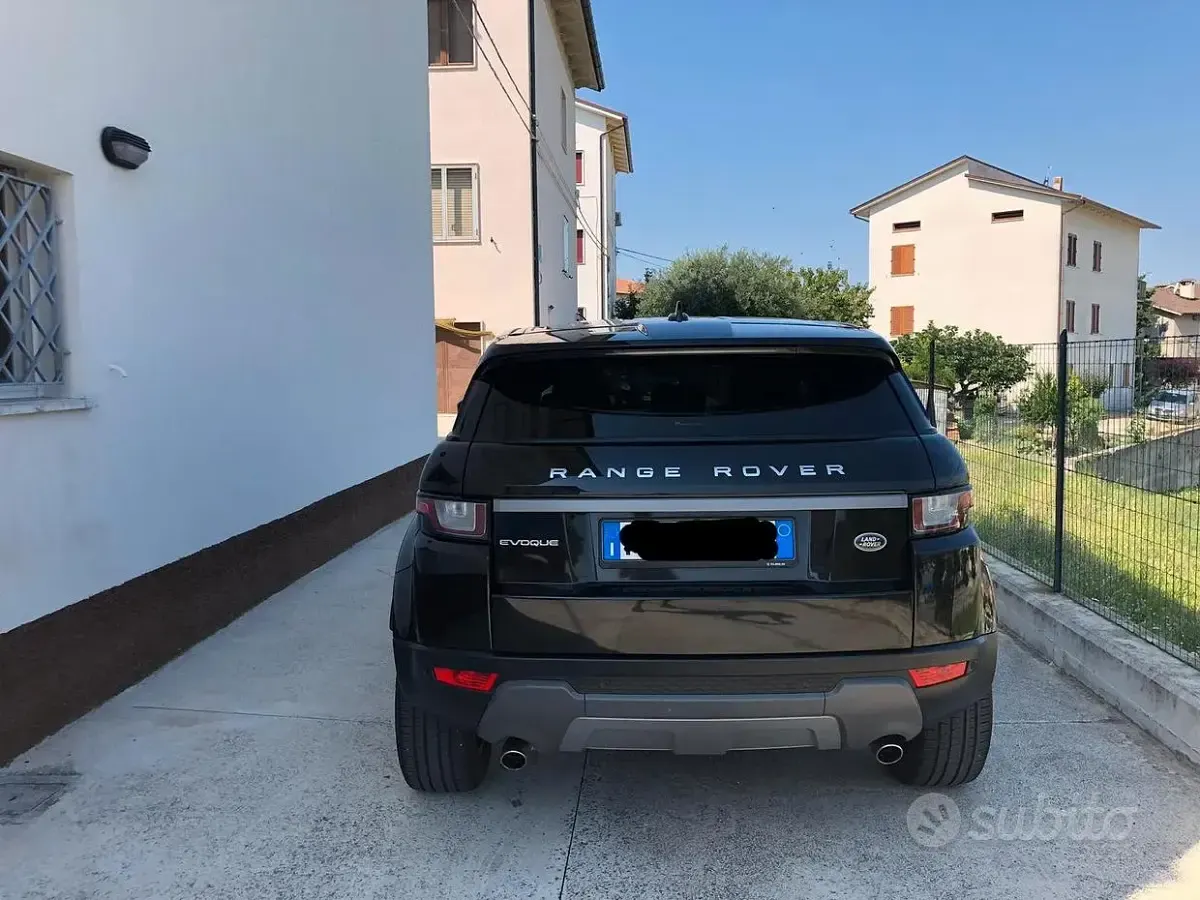 Usata Land Rover Range Rover evoque 150 CV (110 kW) 2016 Nero SUV