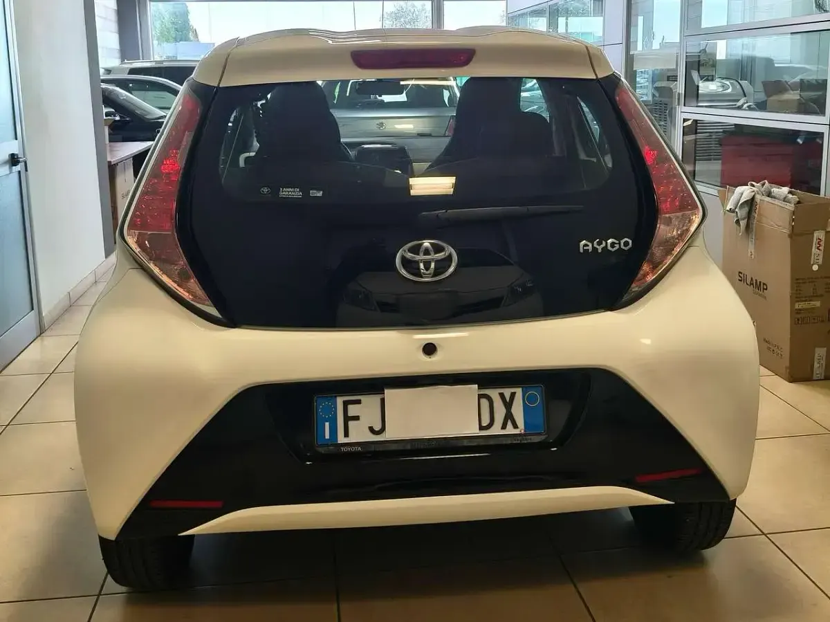 Usata Toyota Aygo X-play 69 CV (50 kW) 2017 Bianco Utilitaria