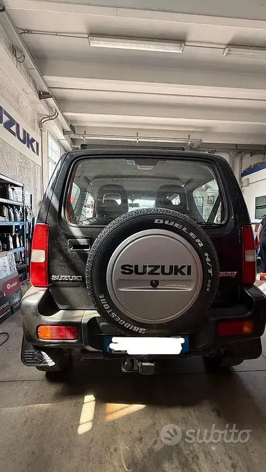 Usata Suzuki Jimny 82 CV (60 kW) 2012 Nero SUV