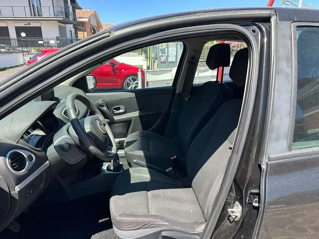 Usata Renault Clio III Dynamique 86 CV (63 kW) 2009 Nero Berlina