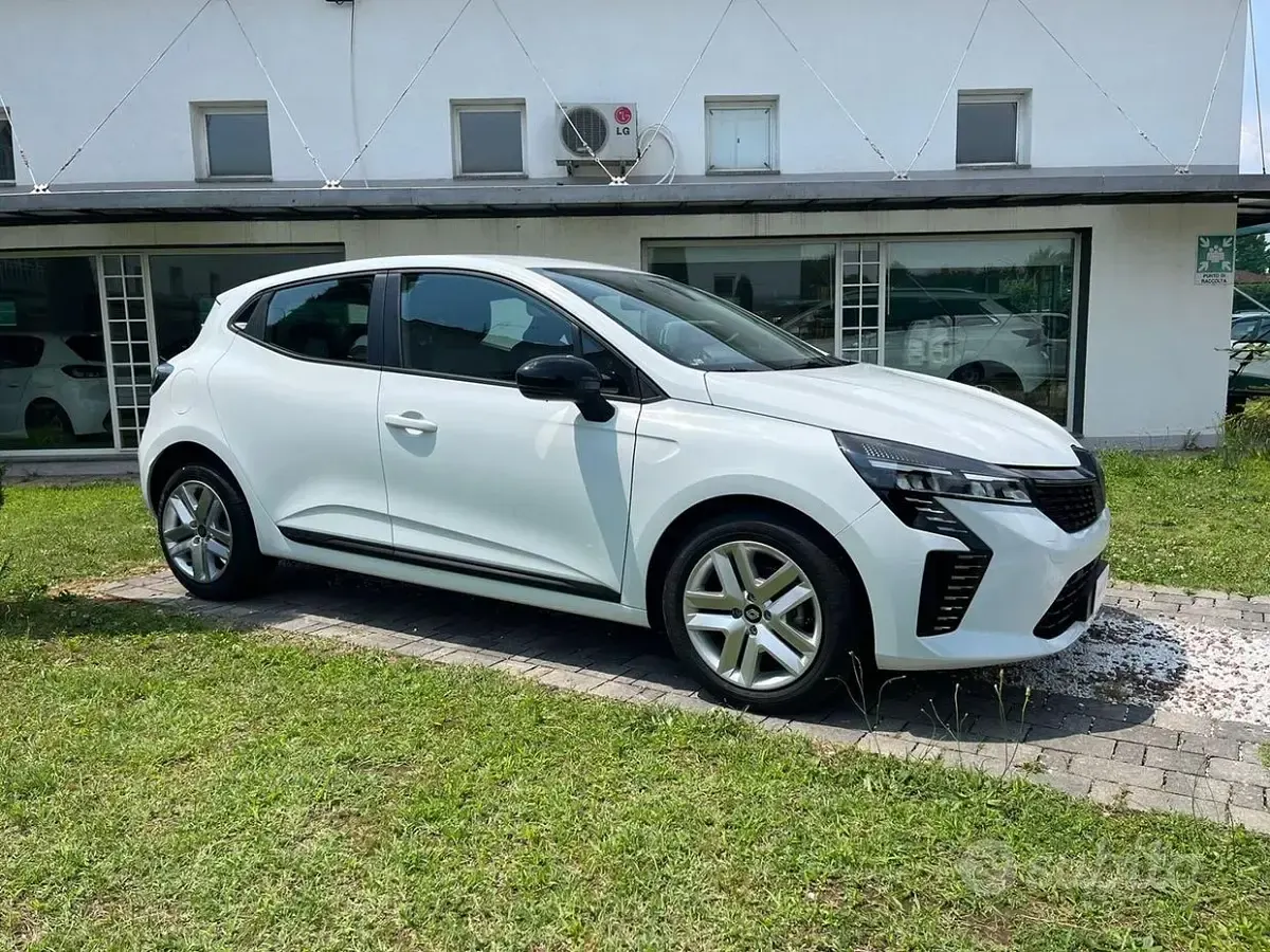 Nuova Renault Clio V Evolution 91 CV (66 kW) 2026 Bianco ghiaccio Berlina