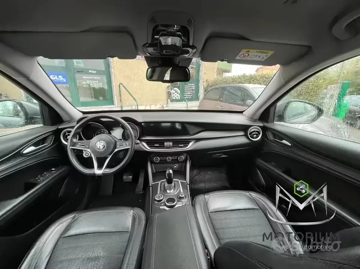 Usata Alfa Romeo Stelvio Executive 209 CV (153 kW) 2017 Grigio SUV