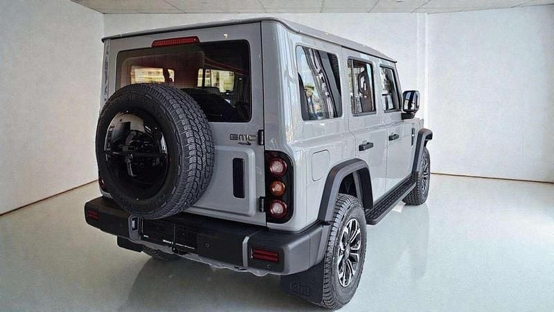 Nuova EMC 212 166 CV (122 kW) 2026 Grigio metallizzato SUV