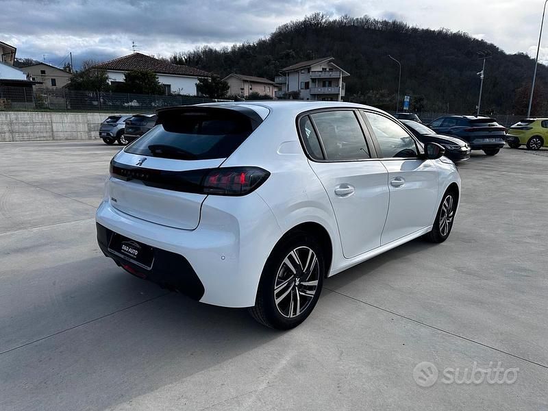 Usata Peugeot 208 Active 102 CV (75 kW) 2023 Bianco Utilitaria