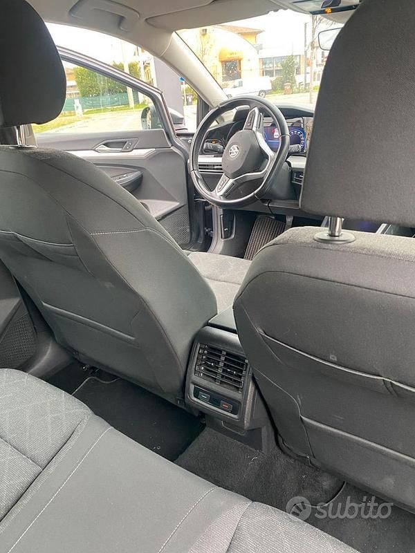 Usata VW Golf VIII Life 116 CV (85 kW) 2020 Grigio Berlina