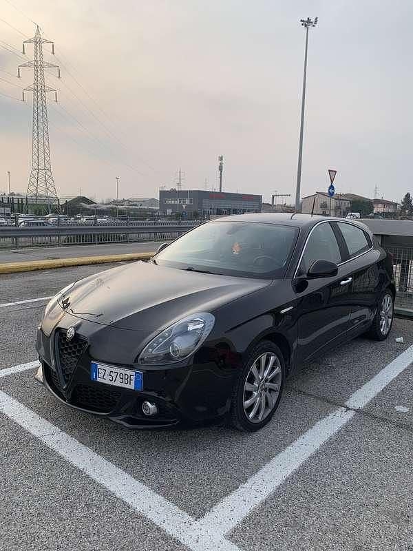 Usata Alfa Romeo Giulietta Distinctive 105 CV (77 kW) 2015 Nero Utilitaria