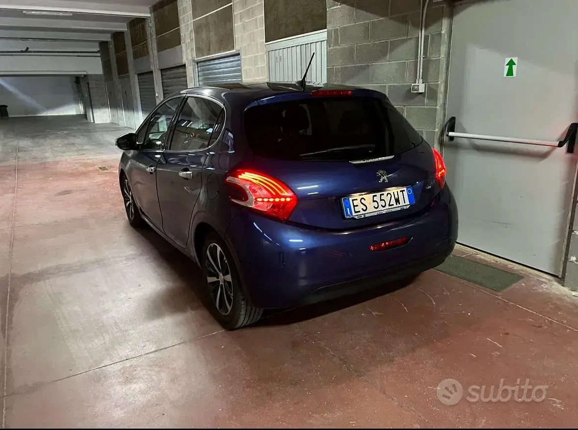 Usata Peugeot 208 Allure 92 CV (67 kW) 2013 Blu Utilitaria