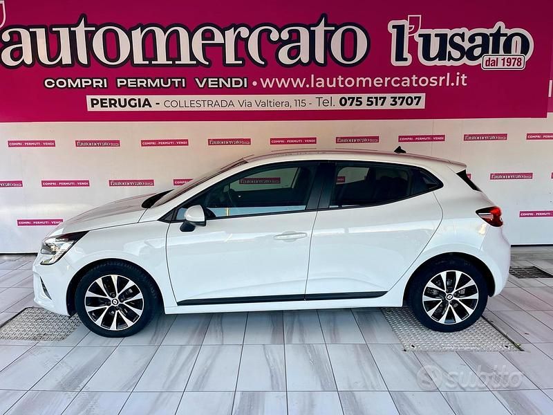 Używany Renault Clio V Zen 100 KM (73 kW) 2021 Biały Sedan/Limuzyna
