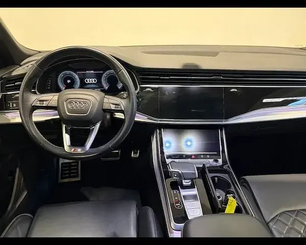 Usata Audi Q8 Sport 286 CV (210 kW) 2021 Argento fioretto metallizzato SUV