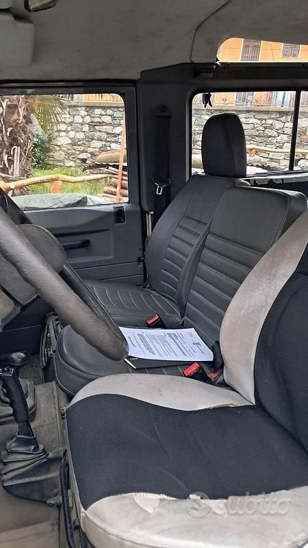 Usata Land Rover Defender 122 CV (89 kW) 1999 Grigio SUV
