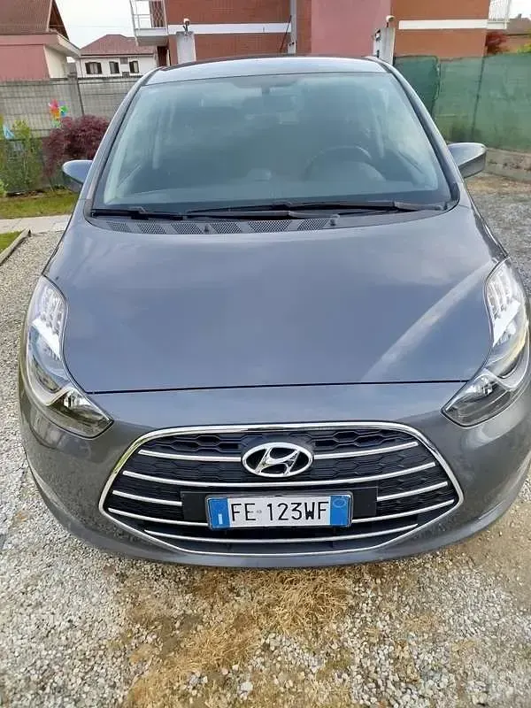 Usata Hyundai ix20 Xpossible 90 CV (66 kW) 2016 Grigio Utilitaria