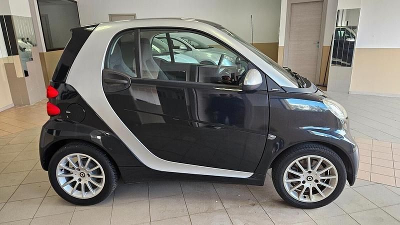 Begagnad Smart ForTwo Coupé Passion 54 HK (39 kW) 2011 Svart Sportkupé
