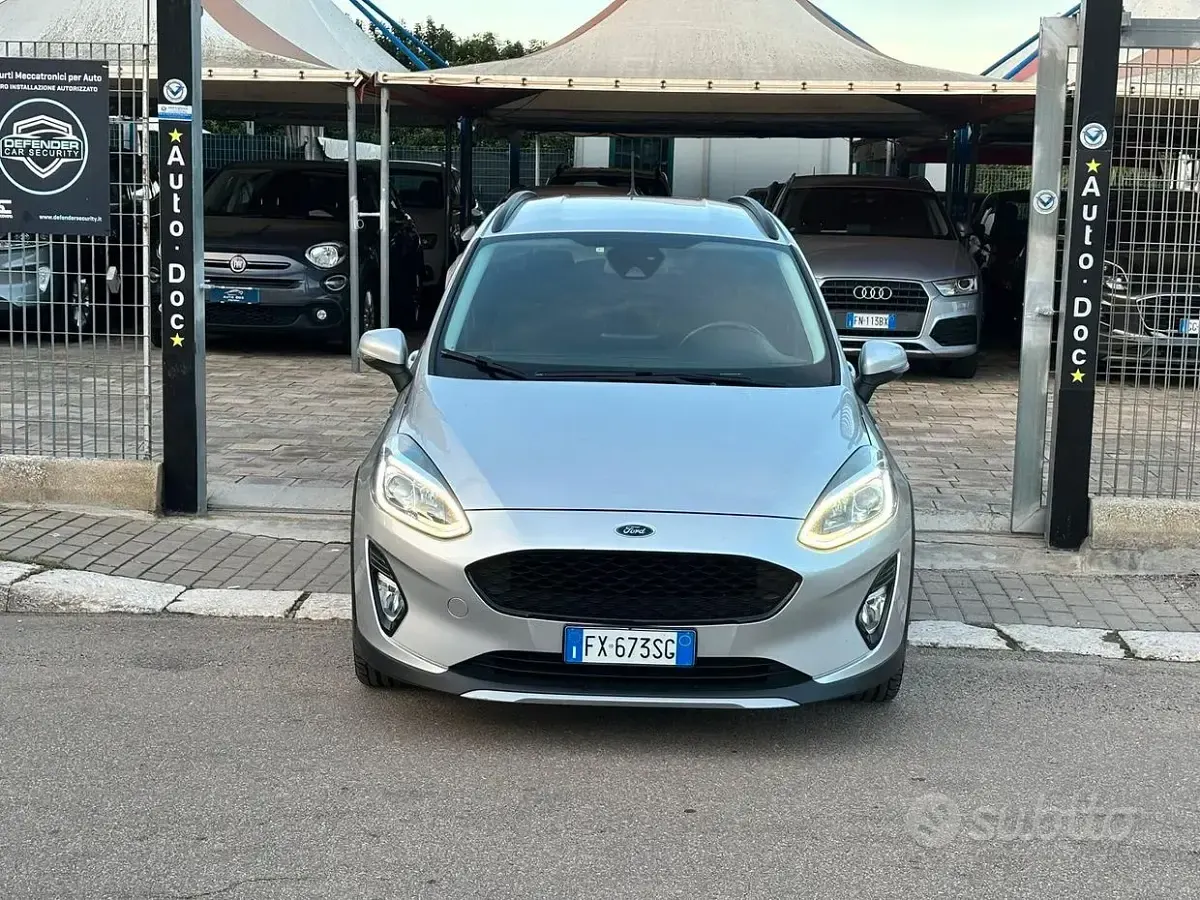 Usata Ford Fiesta Active 86 CV (63 kW) 2019 Grigio Utilitaria