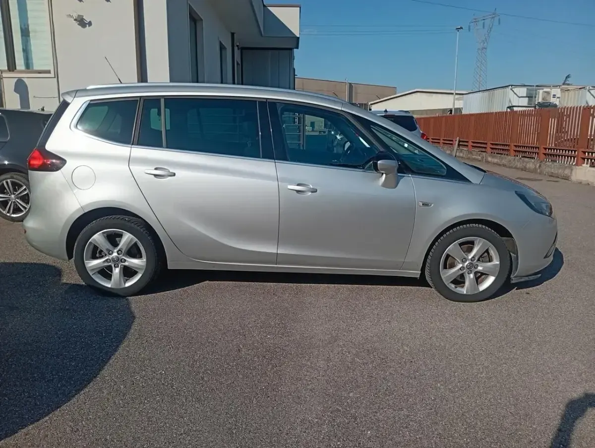 Usata Opel Zafira Tourer Cosmo 150 CV (110 kW) 2015 Argento Monovolume