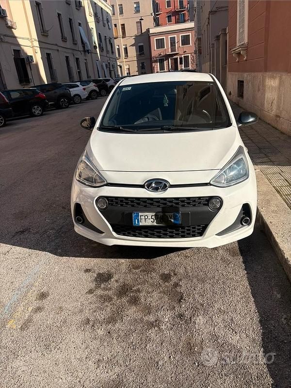 Usata Hyundai i10 GO! 67 CV (49 kW) 2018 Bianco Utilitaria