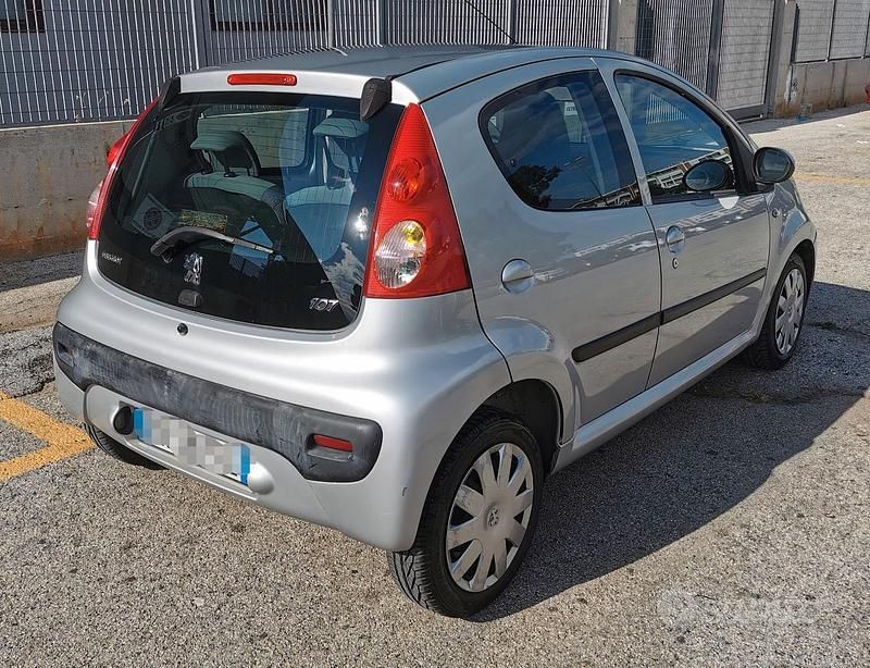 Usata Peugeot 107 68 CV (50 kW) 2007 Grigio Utilitaria