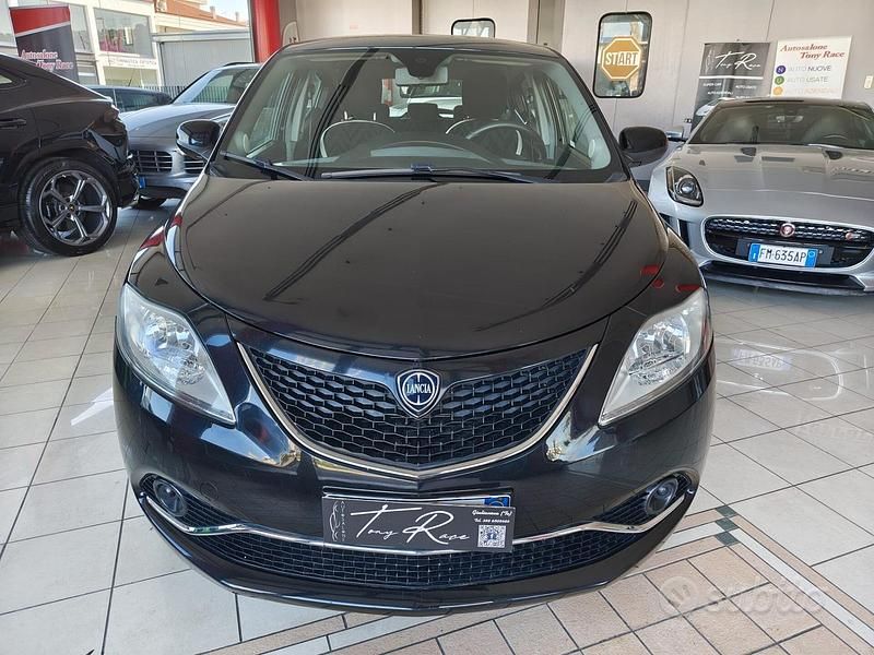 Gebraucht Lancia Ypsilon 69 PS (50 kW) 2016 Schwarz Kleinwagen