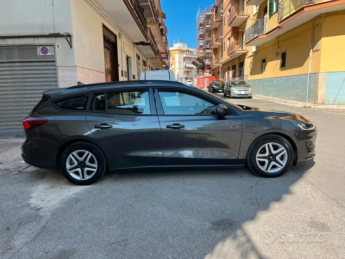Usata Ford Focus Business Edition 120 CV (88 kW) 2022 Grigio Berlina