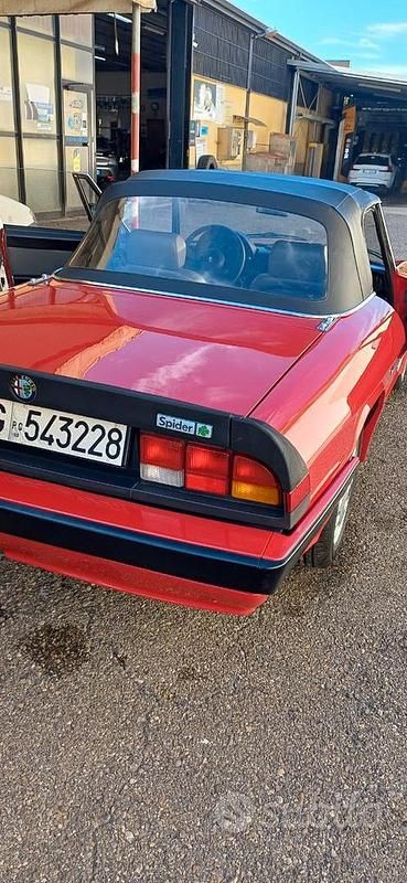 Usata Alfa Romeo Spider 125 CV (91 kW) 1986 Rosso Cabrio