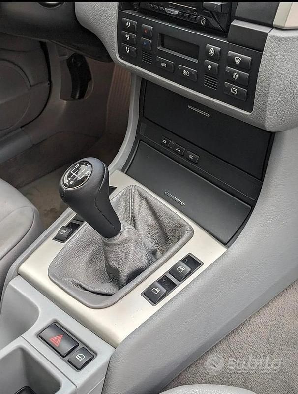 Usata BMW 320 Cabriolet 170 CV (125 kW) 2004 Blu Cabrio