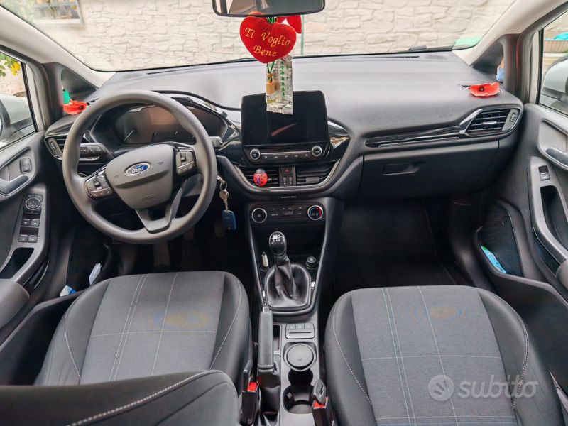 Usata Ford Fiesta 75 CV (55 kW) 2020 Grigio Utilitaria
