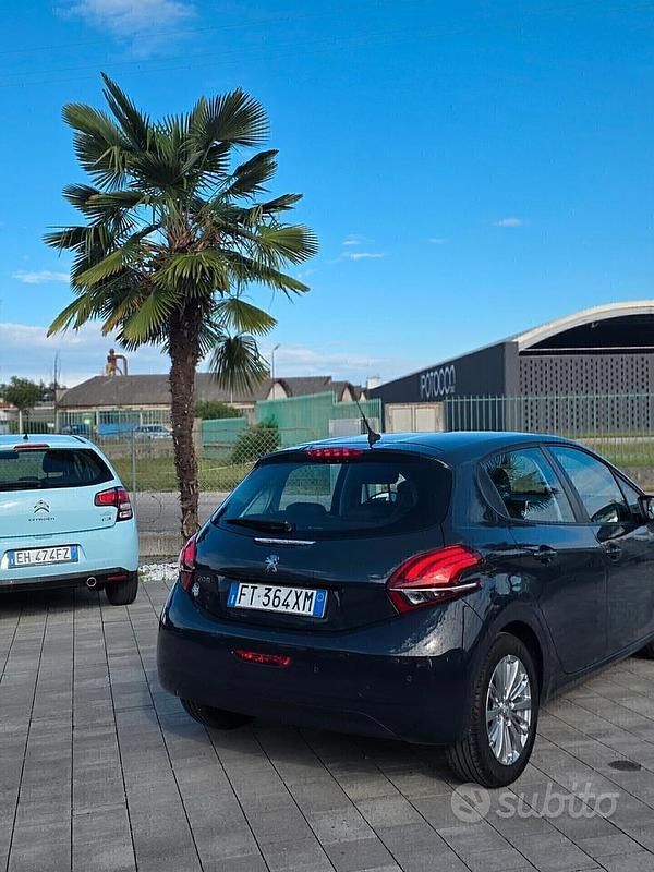 Usata Peugeot 208 81 CV (59 kW) 2019 Blu Utilitaria