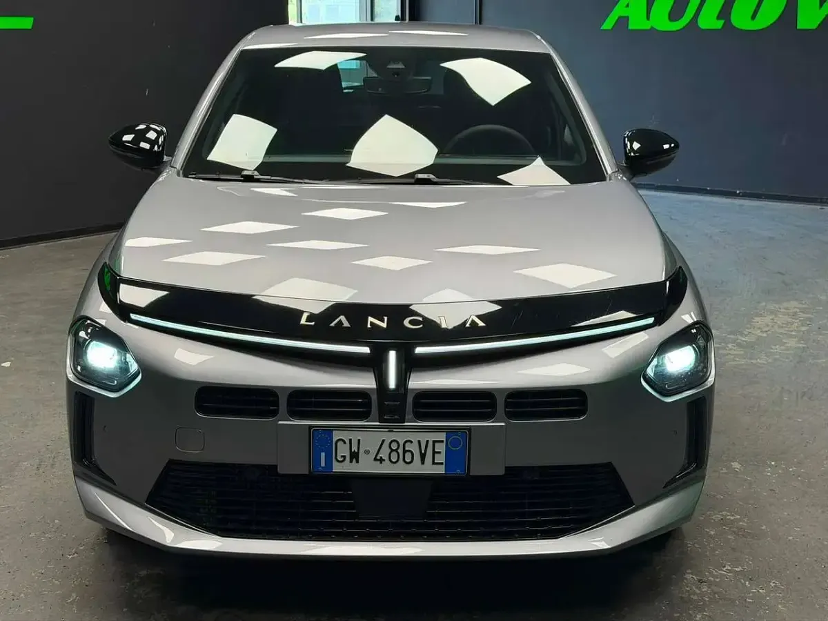 Usata Lancia Ypsilon 101 CV (74 kW) 2024 Other Utilitaria