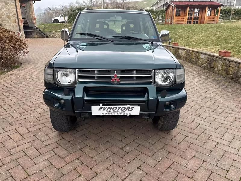 Usata Mitsubishi Pajero 100 CV (73 kW) 1998 Verde SUV