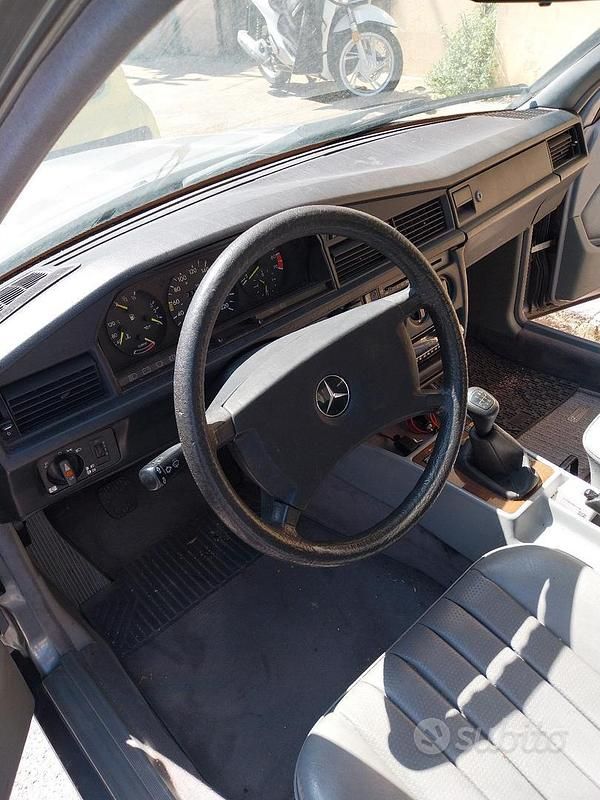 Usata Mercedes 190 1989 Grigio Berlina