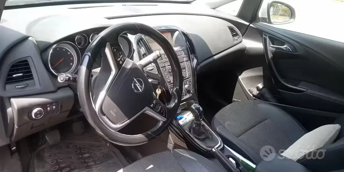 Usata Opel Astra 140 CV (102 kW) 2016 Grigio Station wagon