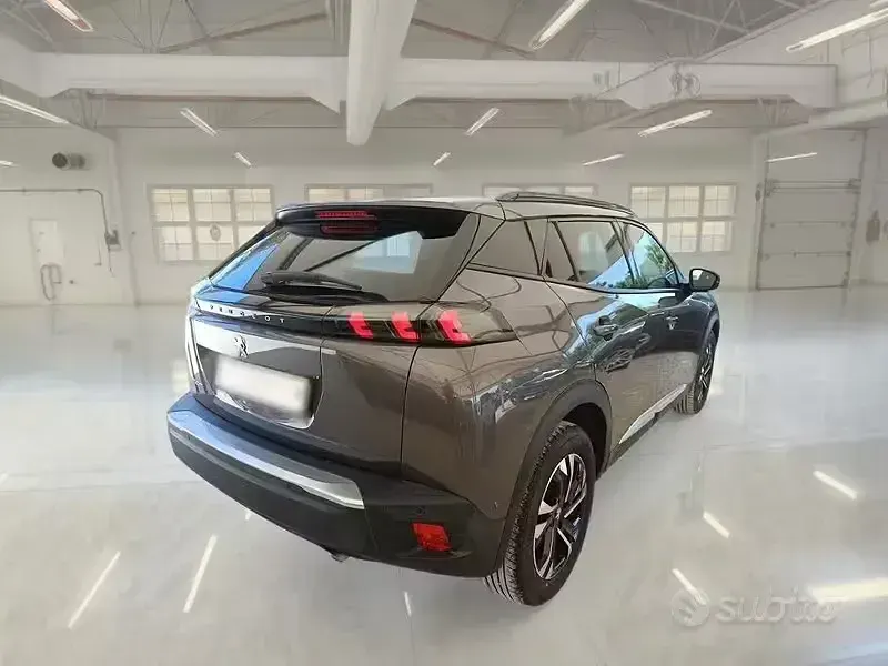 Usata Peugeot 2008 Allure 110 CV (80 kW) 2022 Grigio SUV
