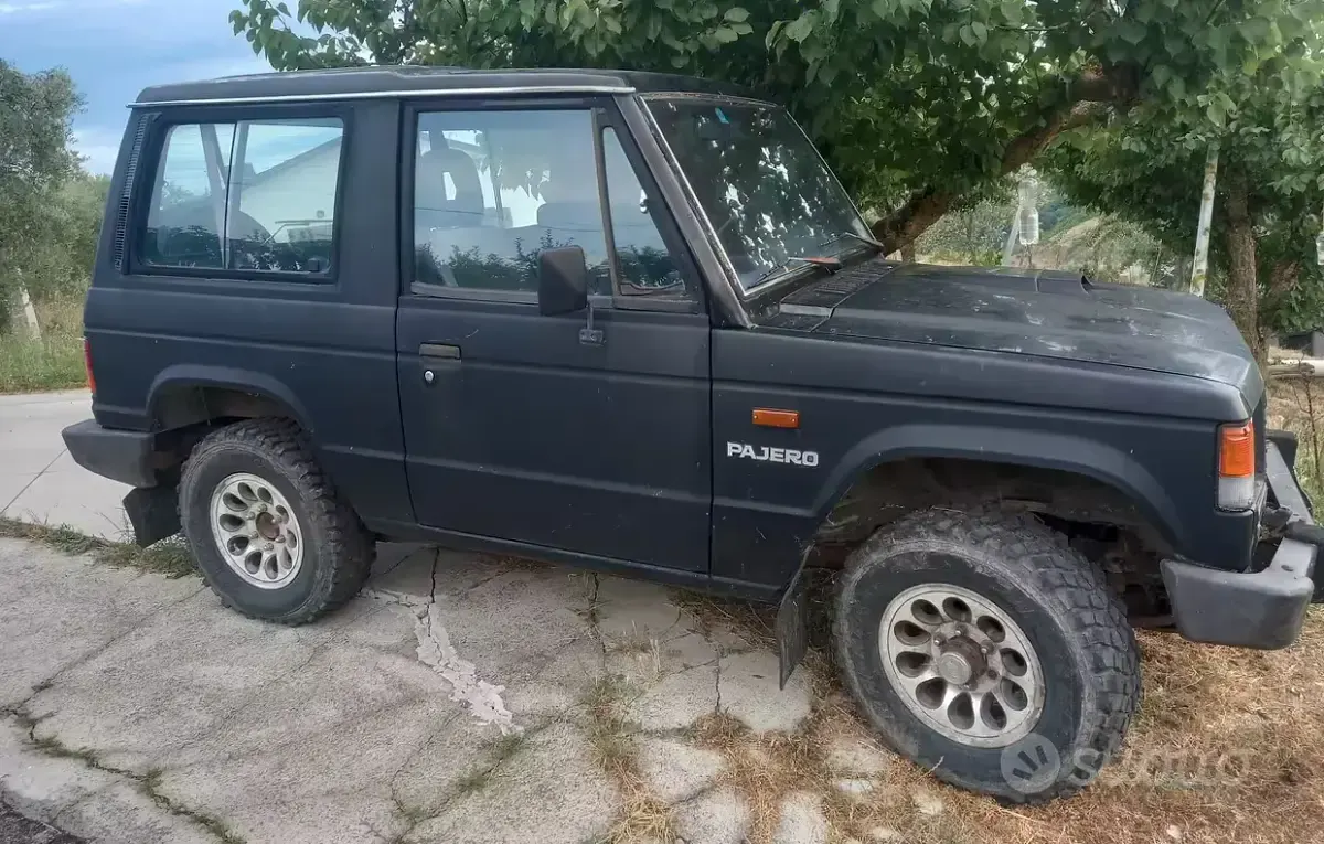 Usata Mitsubishi Pajero 84 CV (61 kW) 1988 Nero SUV