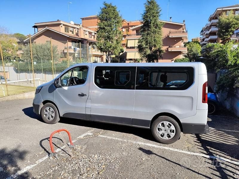 Begagnad Renault Trafic 150 HK (110 kW) 2023 Silver Minibuss