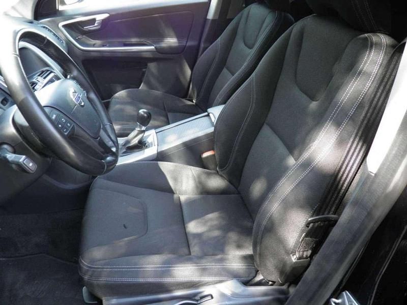 Usata Volvo XC60 Kinetic 190 CV (139 kW) 2015 Nero SUV