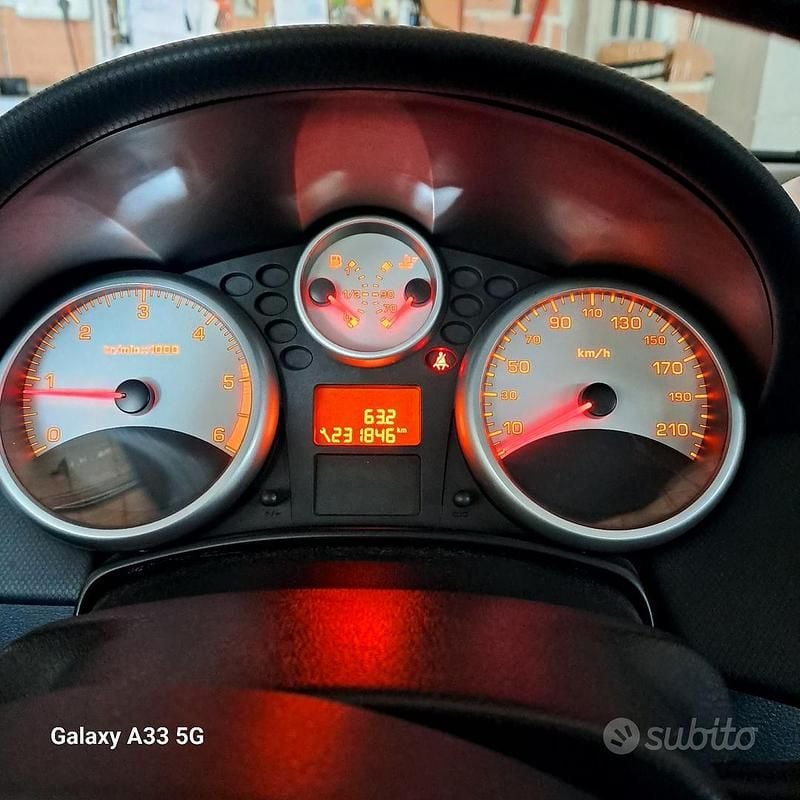 Usata Peugeot 207 88 CV (64 kW) 2008 Nero Utilitaria