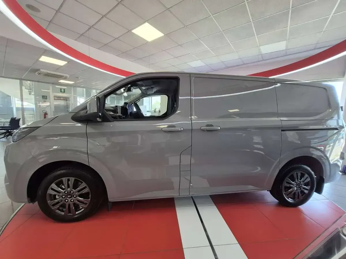 Nuova Ford Transit Custom Titanium 232 CV (170 kW) 2026 Grey matter Furgone