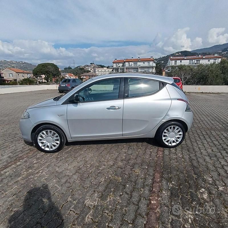 Usata Lancia Ypsilon Platinum 69 CV (50 kW) 2013 Grigio Utilitaria