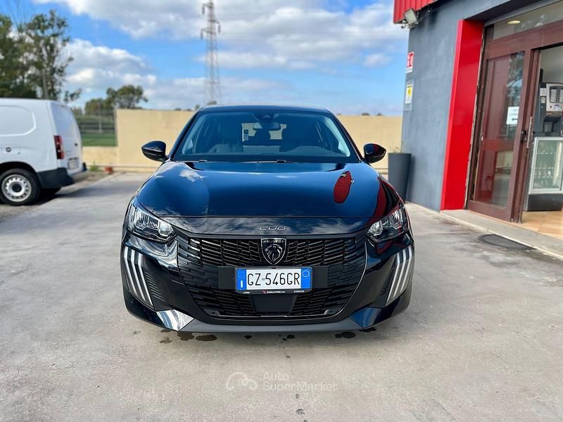 Usata Peugeot 208 Allure 101 CV (74 kW) 2025 Nero Utilitaria