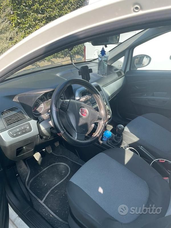 Usata Fiat Punto 75 CV (55 kW) 2011 Bianco Utilitaria