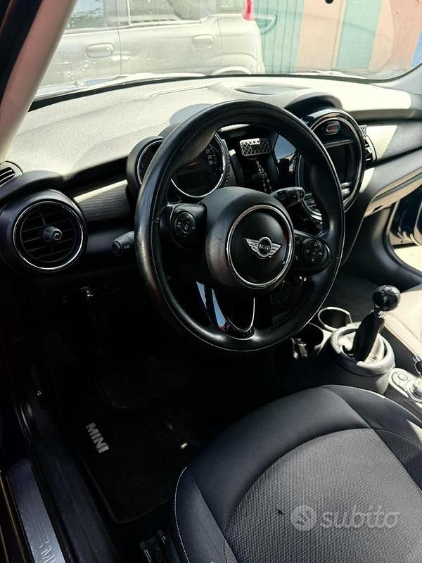 Usata Mini Cooper D 116 CV (85 kW) 2016 Blu Utilitaria