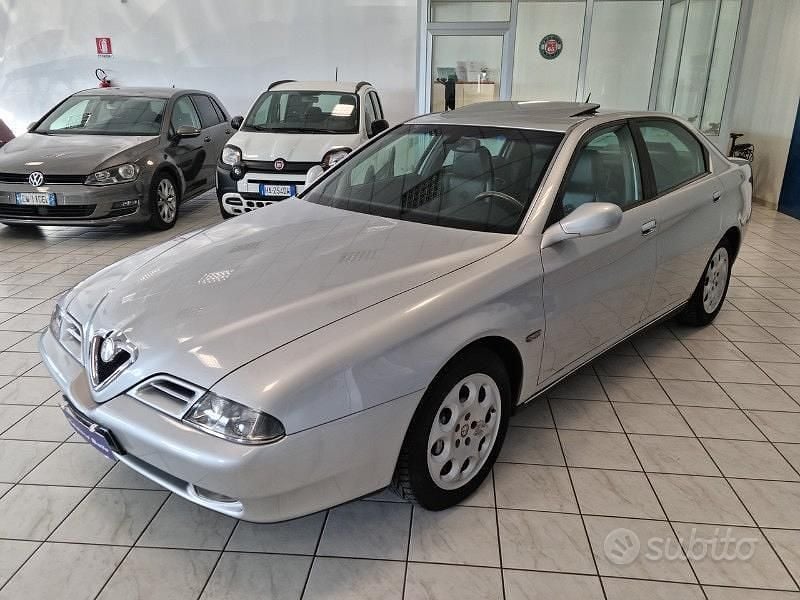 Usata Alfa Romeo 166 Distinctive 188 CV (138 kW) 2002 Argento Berlina