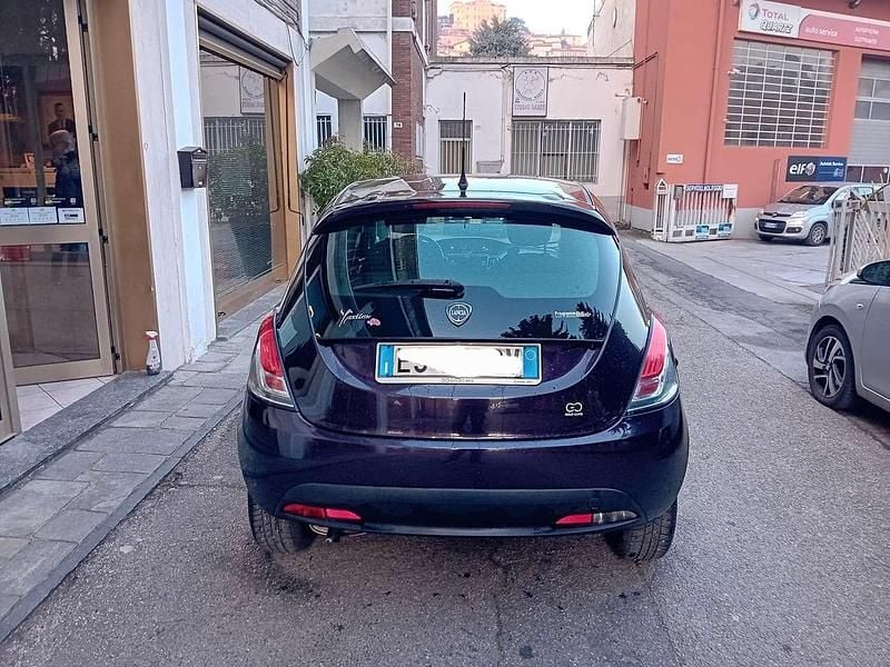 Usata Lancia Ypsilon 95 CV (69 kW) 2013 Viola Utilitaria